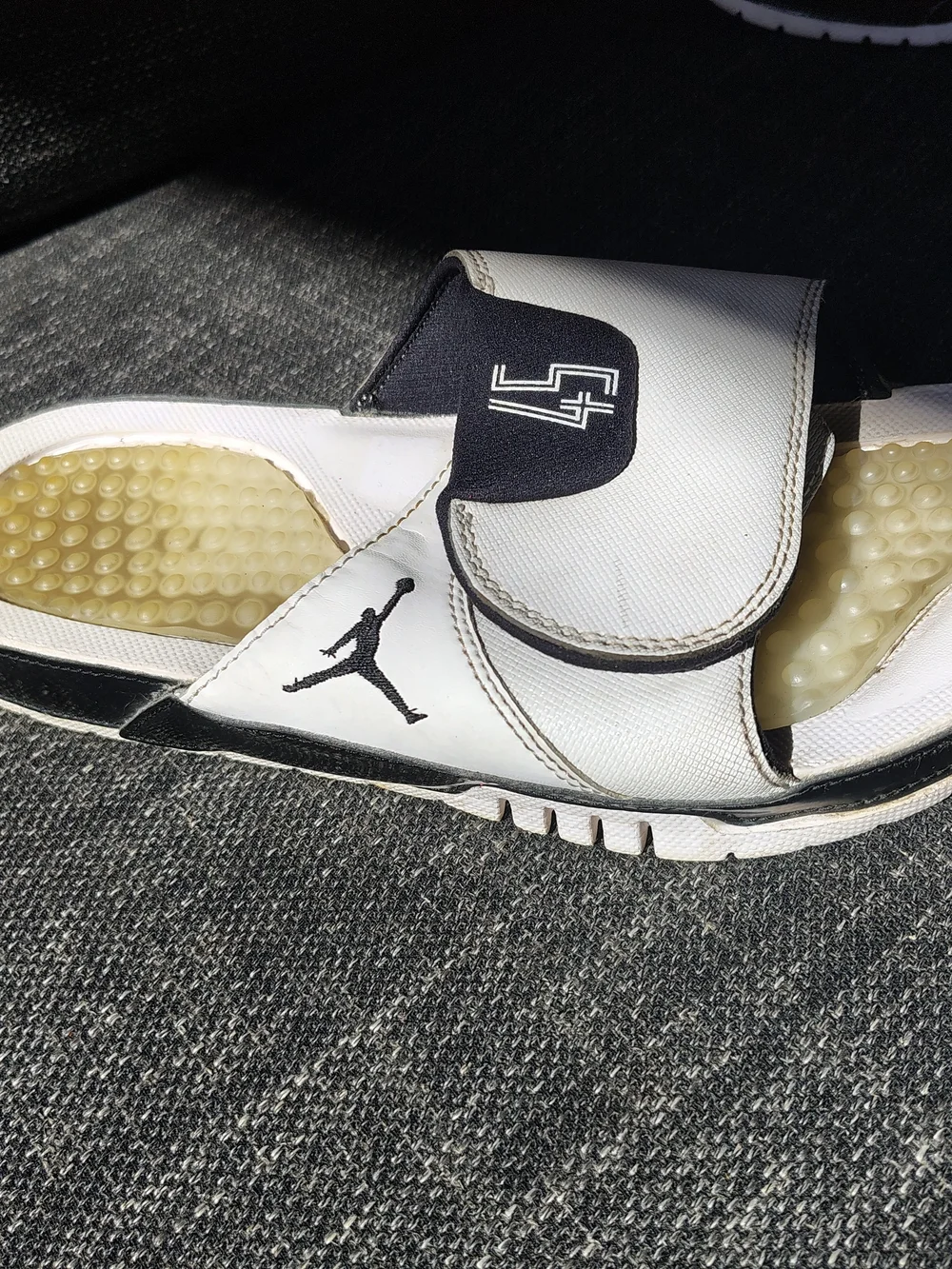 Size 10 - Jordan Hydro 11 White/Black 45 Slides